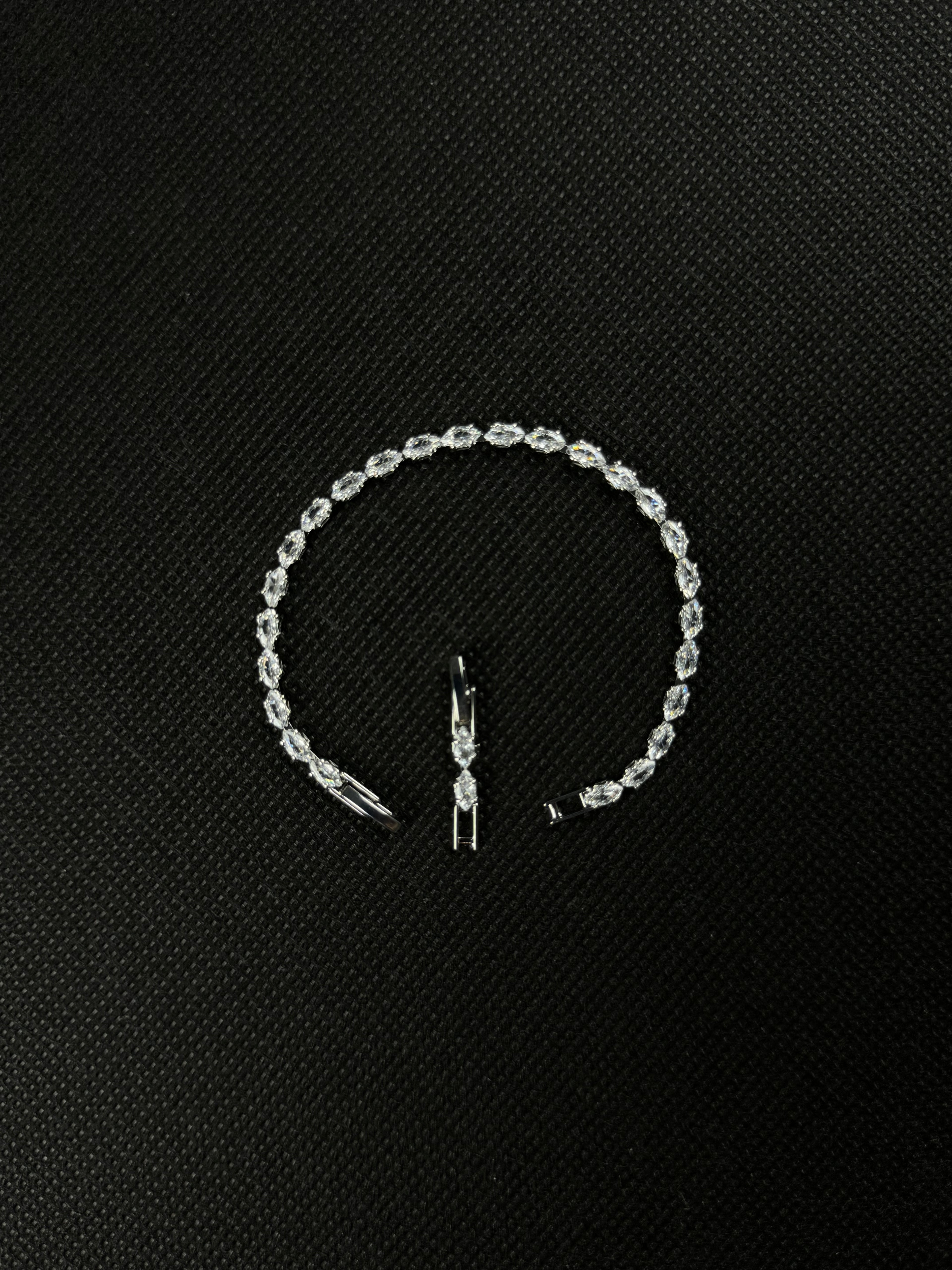 Tiny Crystals Bracelet (Silver)