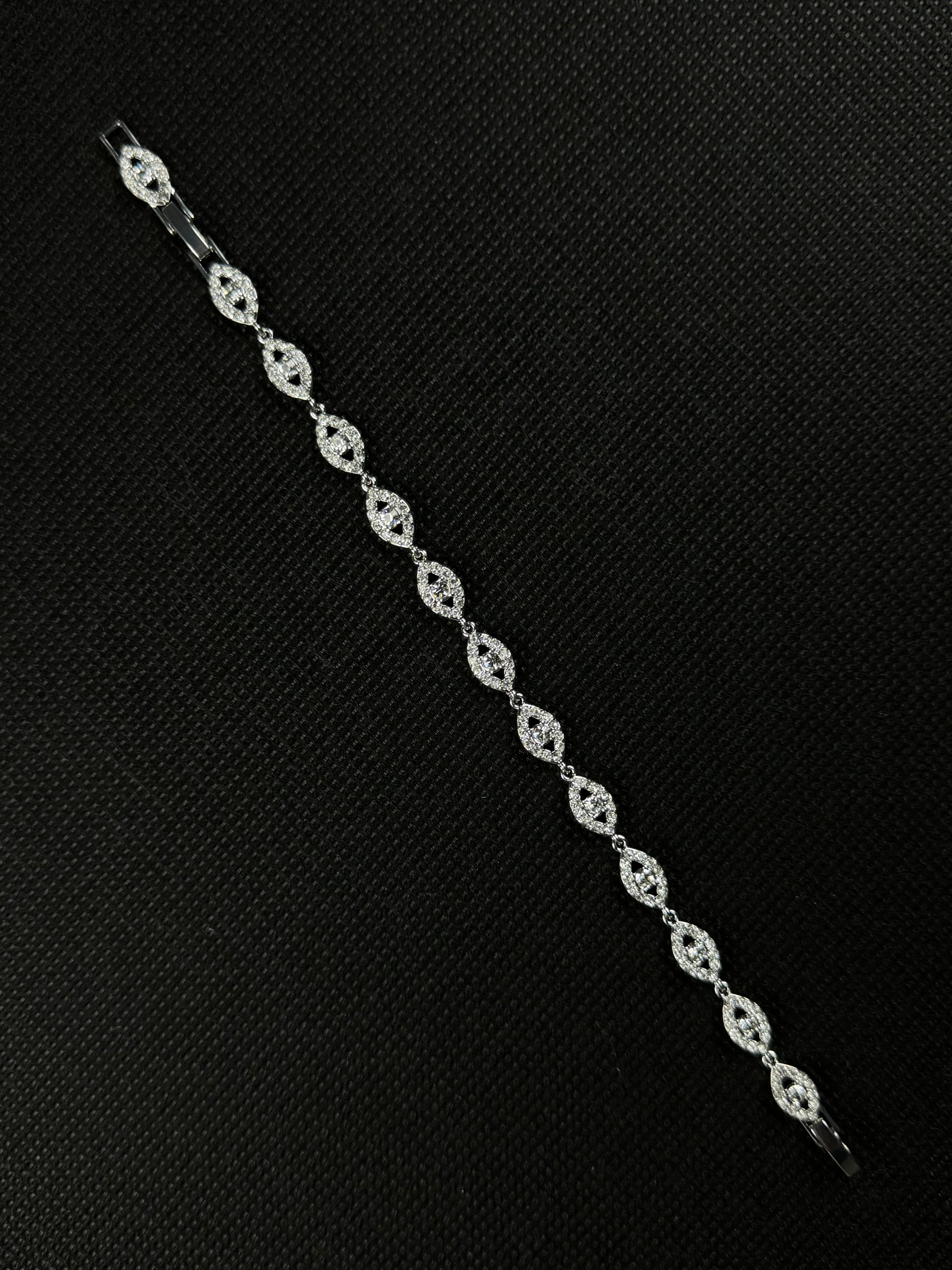 Angel Eyes Bracelet (Silver)