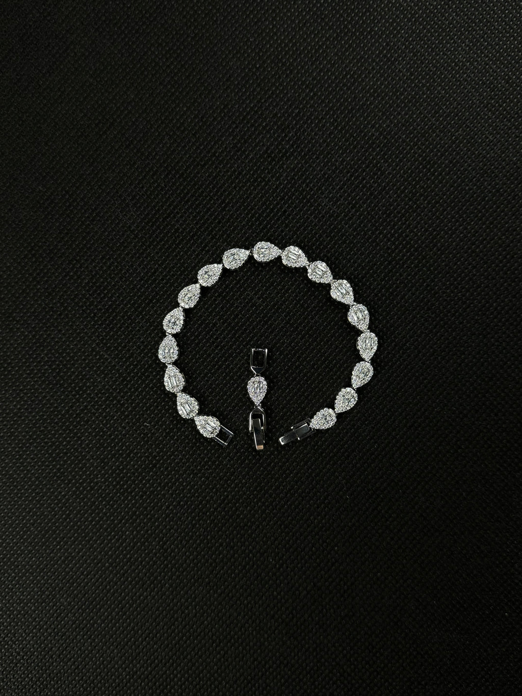Cubic Tears Bracelet (Silver)