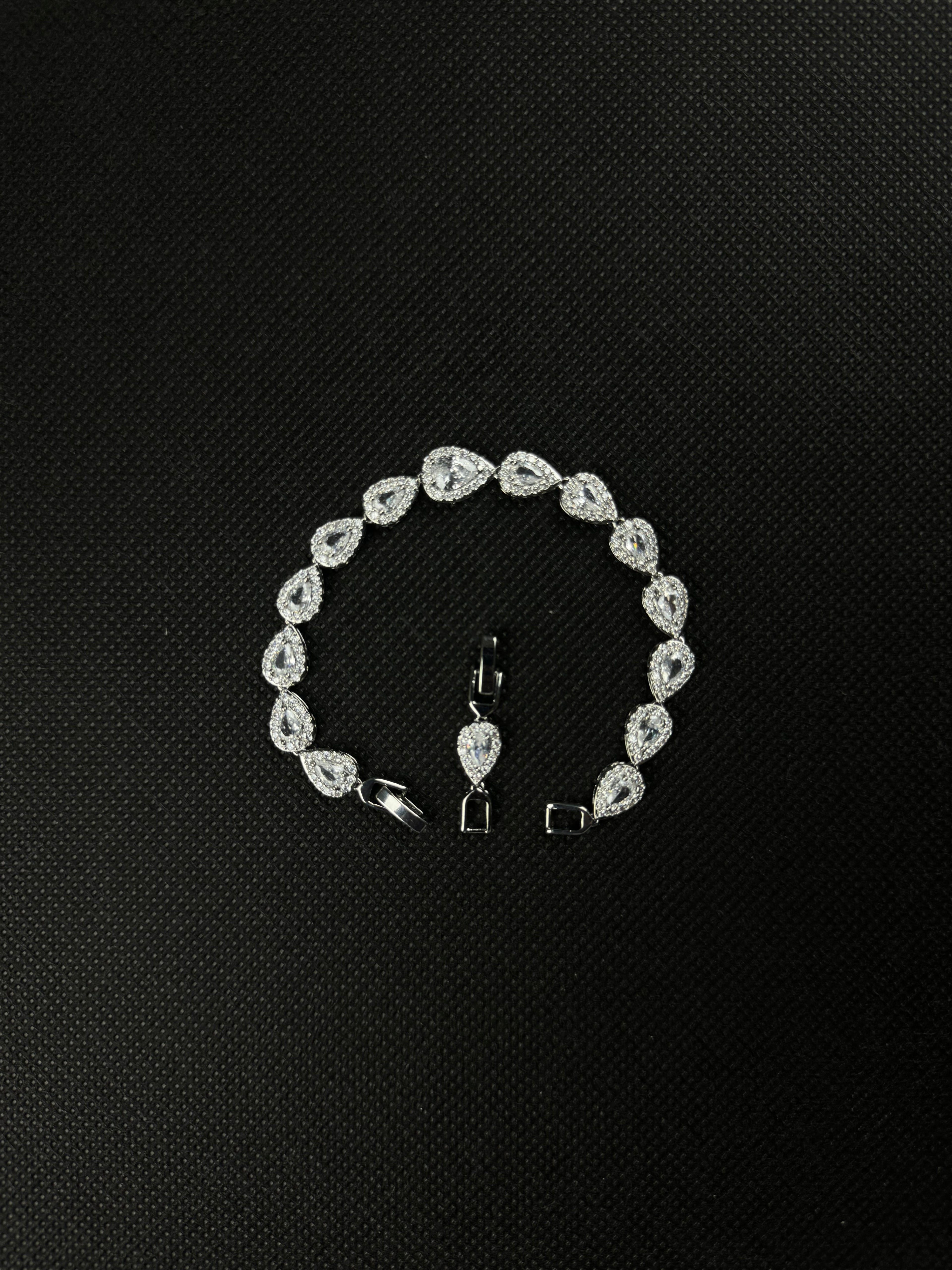Teardrop Bracelet (Silver)