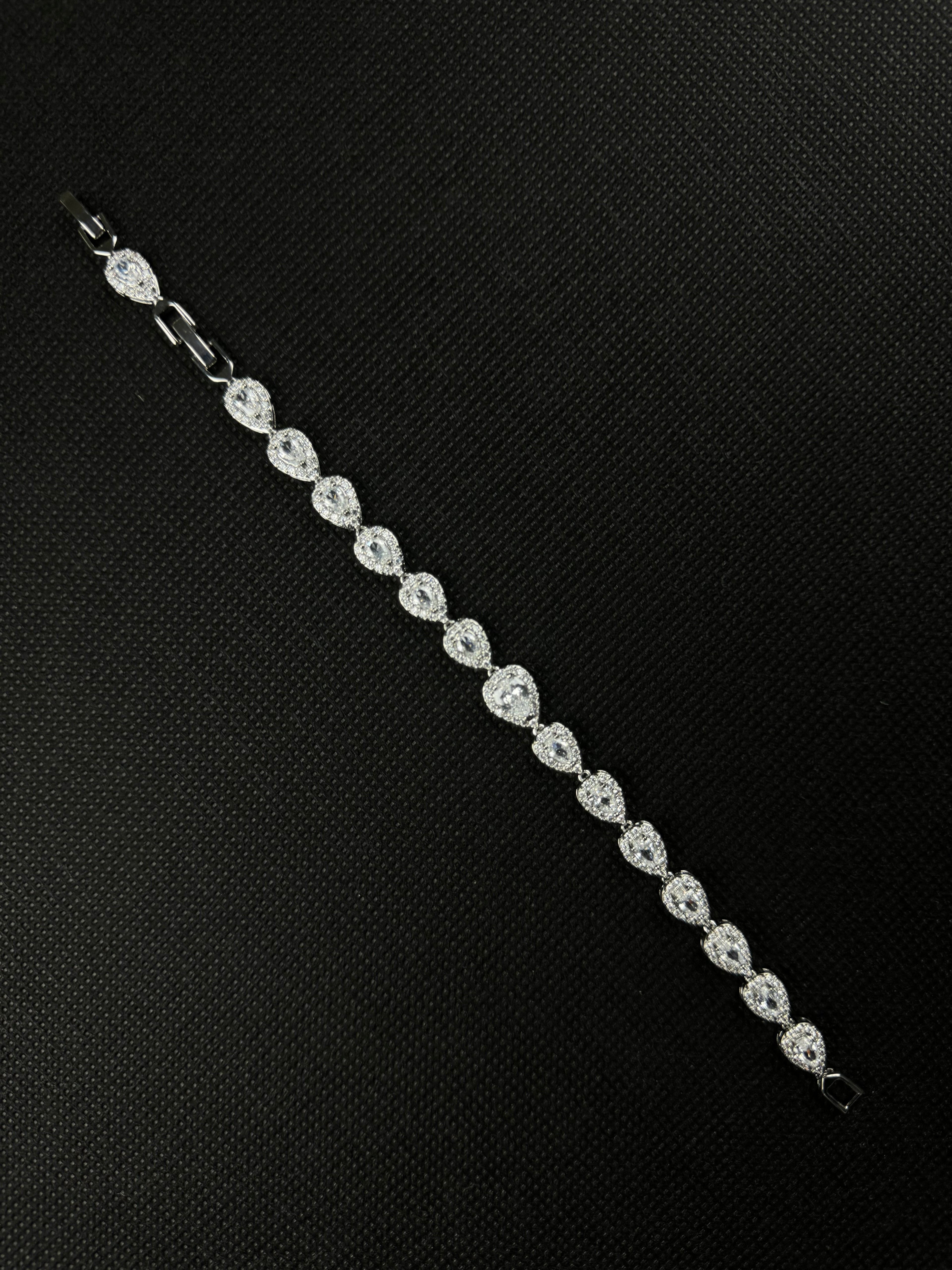 Teardrop Bracelet (Silver)
