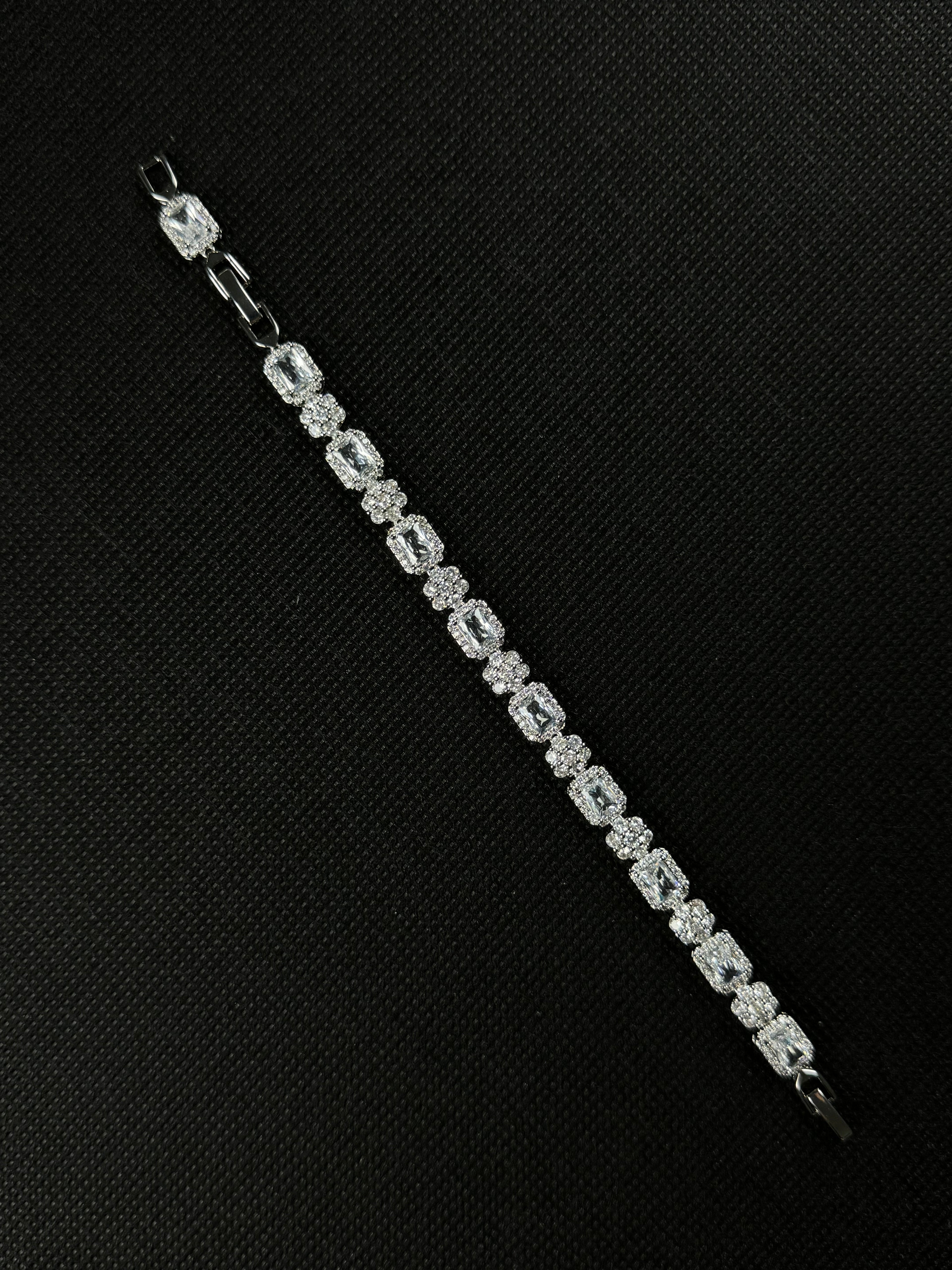 Cubic Flowers Bracelet (Silver)