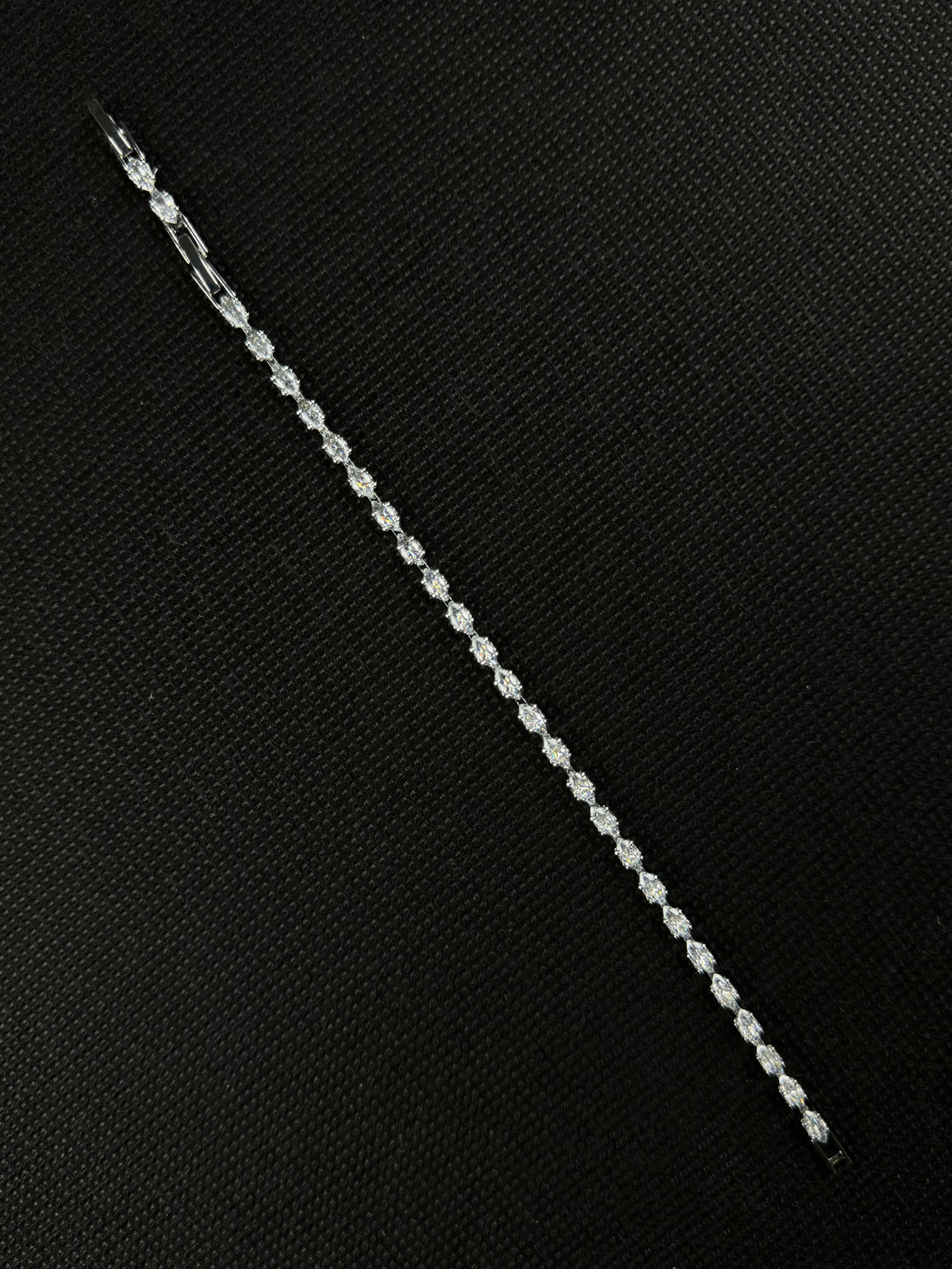 Tiny Crystals Bracelet (Silver)