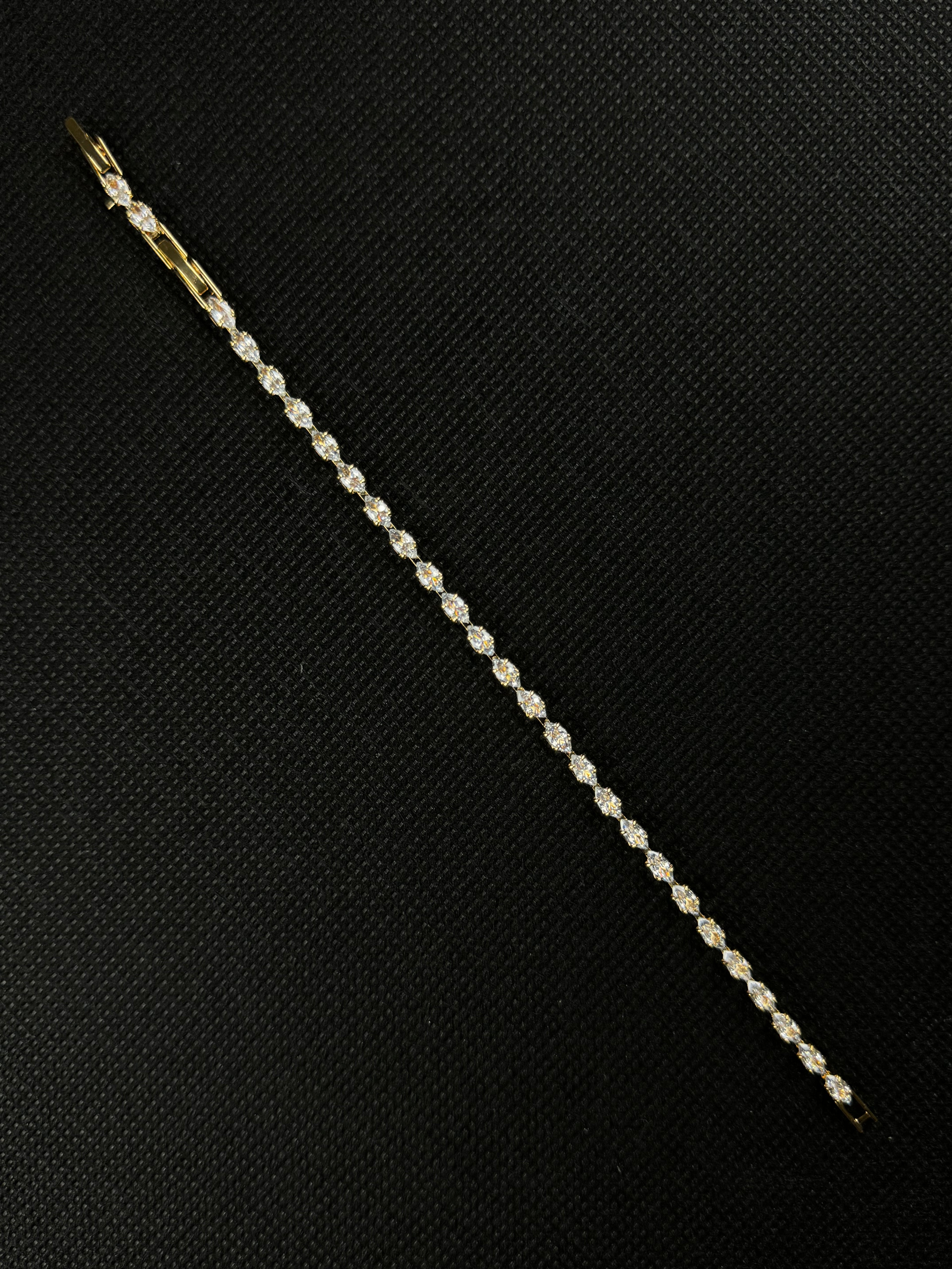 Tiny Crystals Bracelet (Gold)