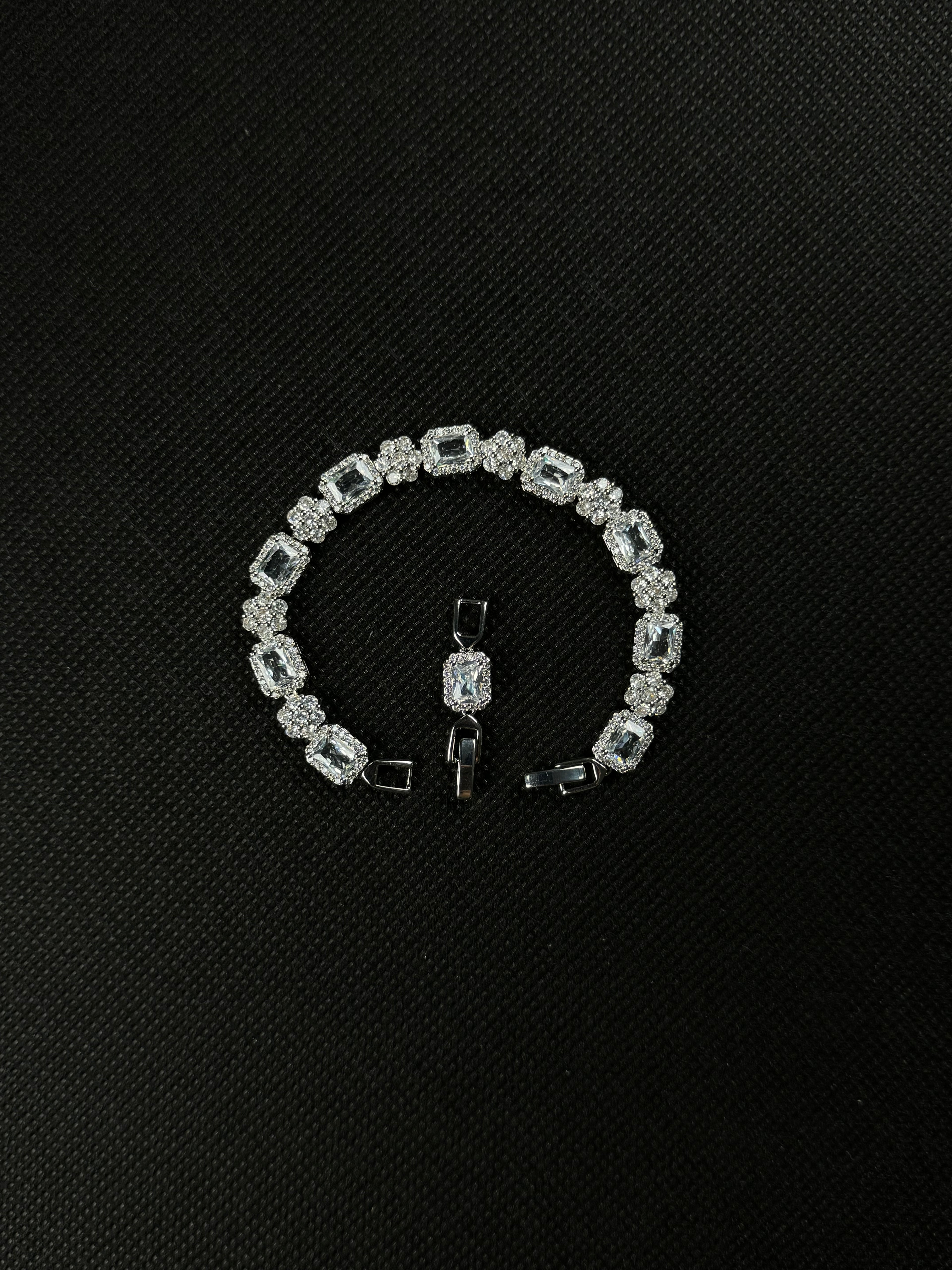 Cubic Flowers Bracelet (Silver)